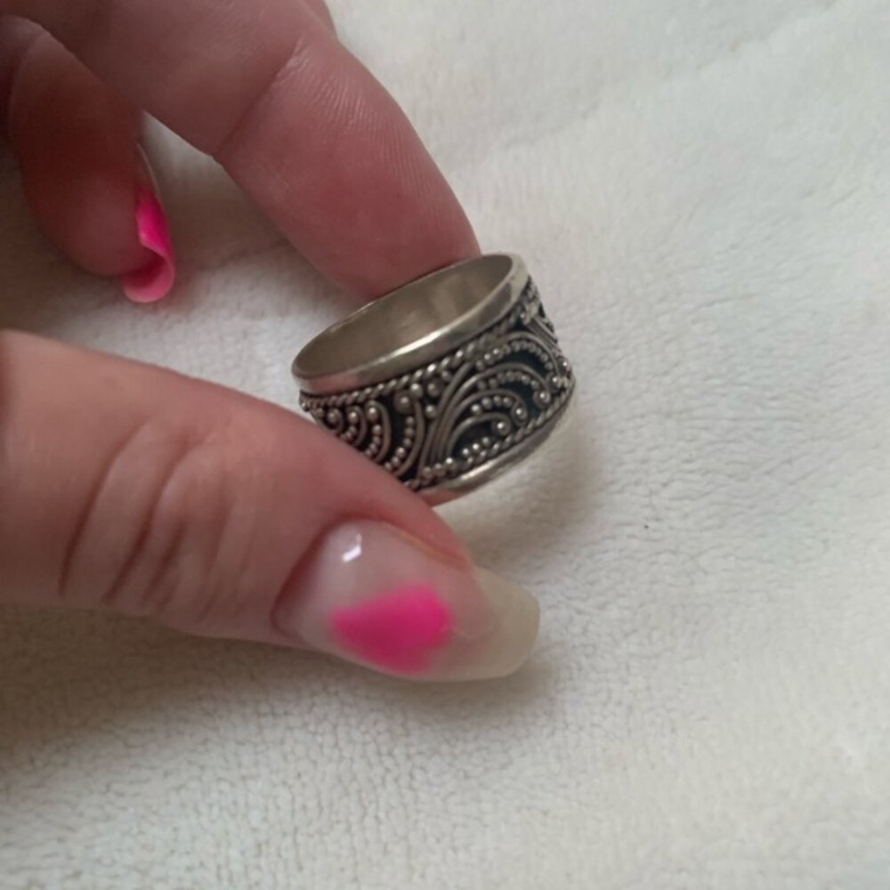 Vintage Style Silver-Tone Metal Patterned Thick Bandring - Picture 4 of 5